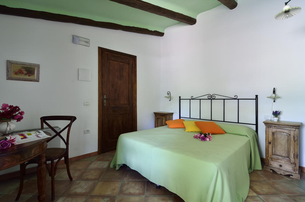 Agriturismo Guthiddai Oliena Habitación foto