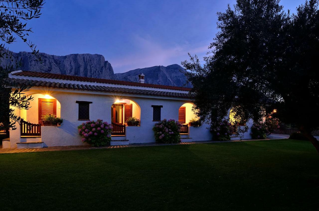 Agriturismo Guthiddai Oliena Exterior foto